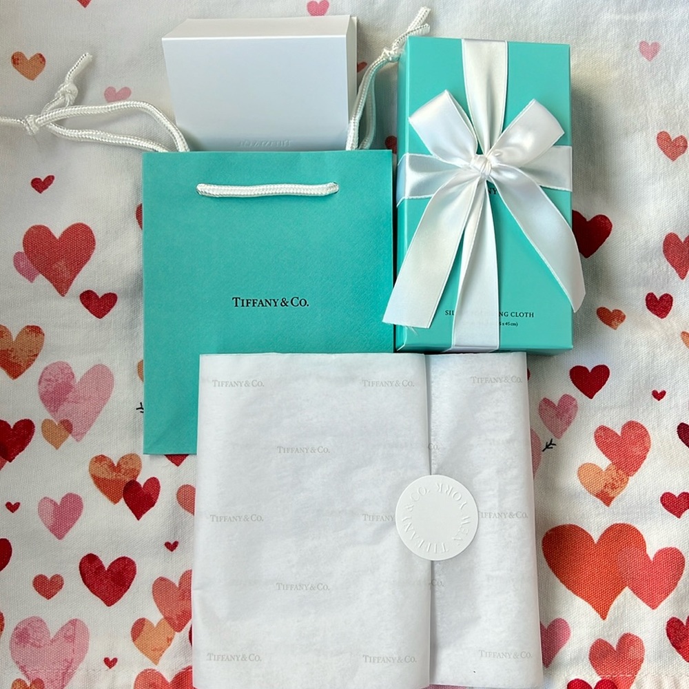 NEW Tiffany Polishing Cloth with Gift bag, Tissue paper, & Note Card